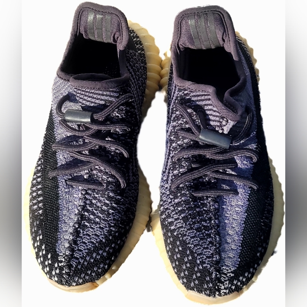 Adidas Yeezy Boost V2 Carbon